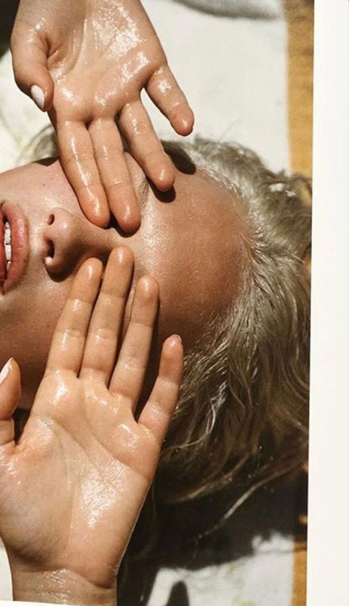 How Microcurrent Facials Help Lift the Face and Reduce the Appearance of a Double Chin